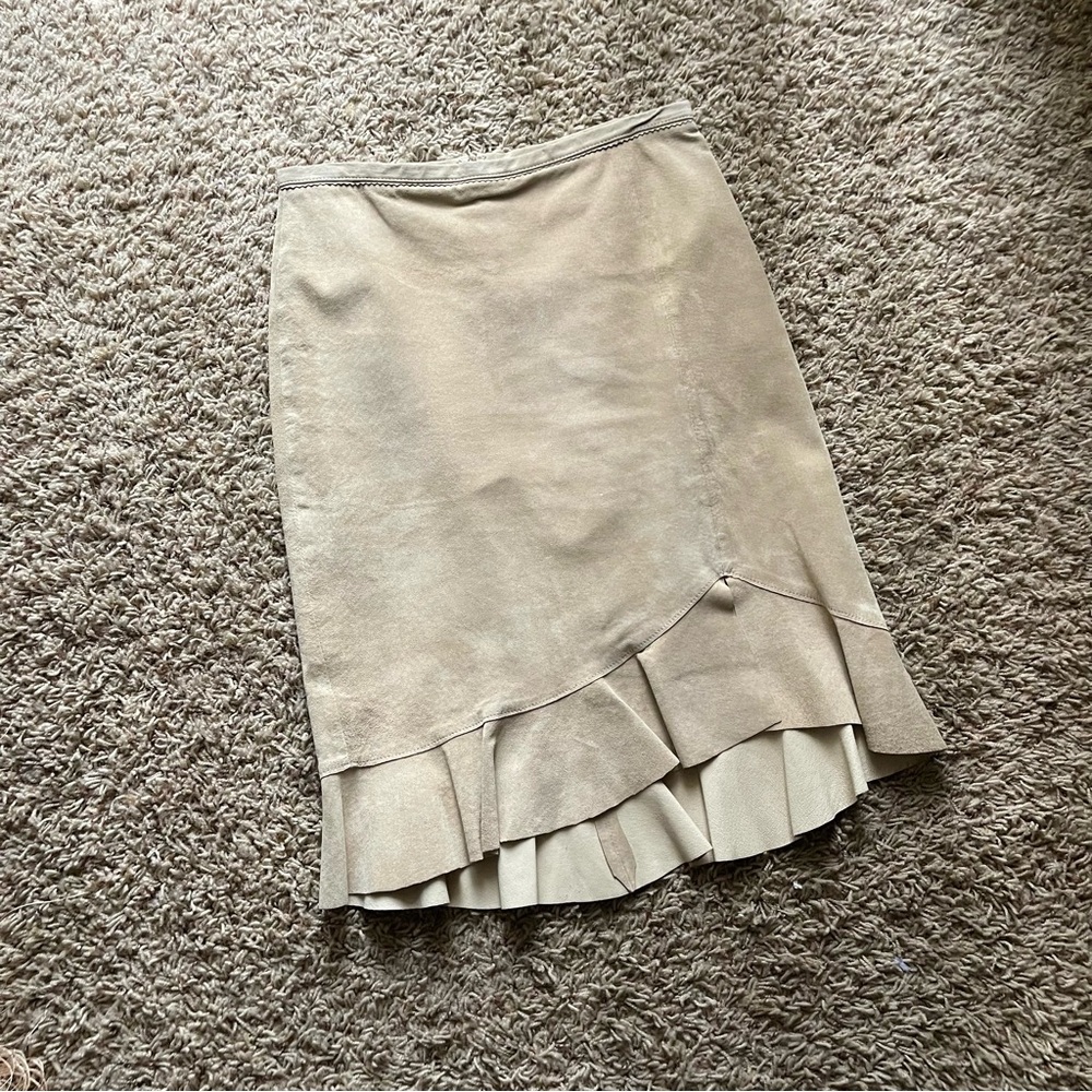 BCBGMaxAzria Beige Ruffle-Hem Midi Skirt